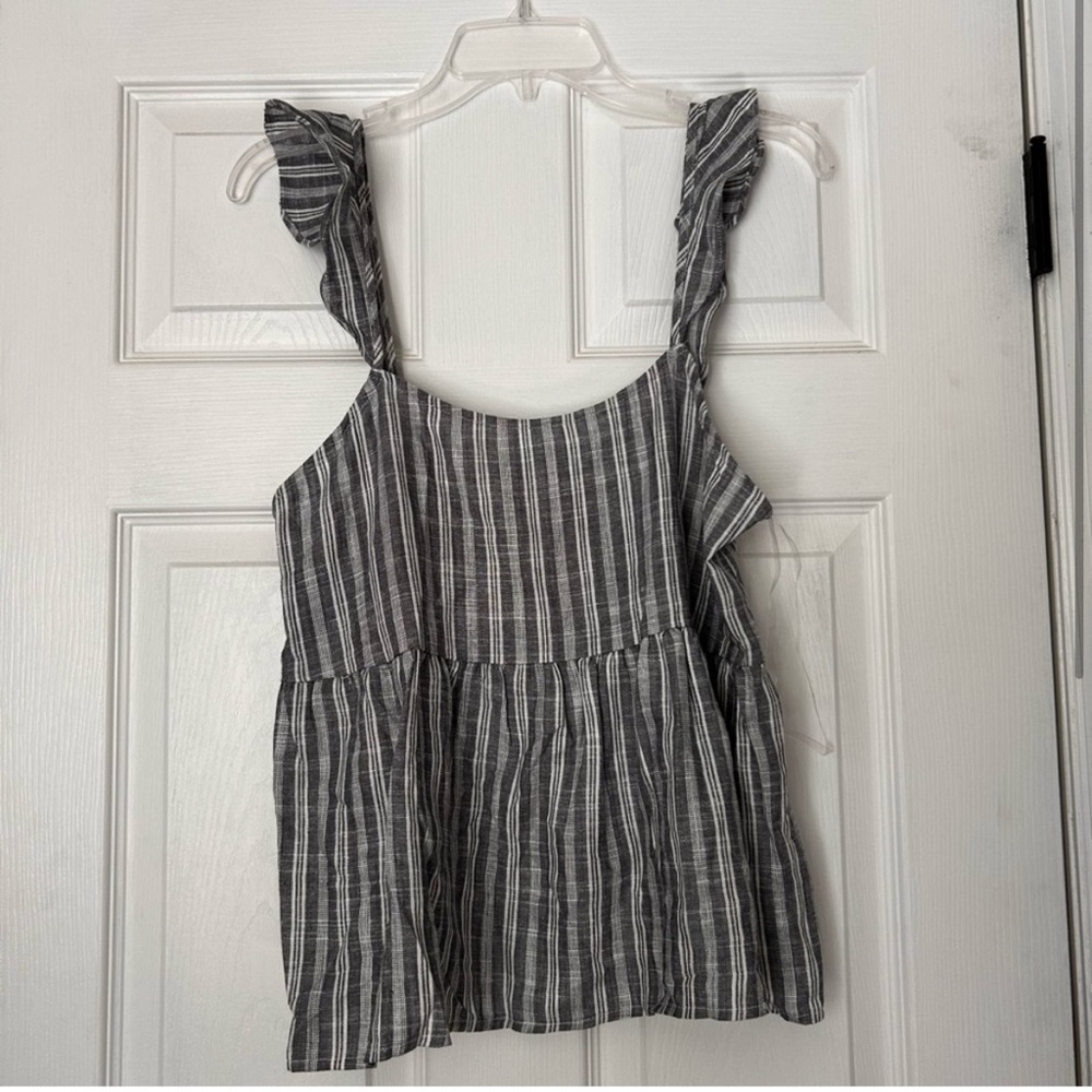 Pink Lily Gray and White Ruffled Sleeveless Blouse